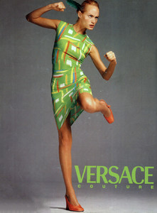 Amber-Valletta-Versace-1996-03.thumb.jpg.d3dbf36952ca9fd5e13d65947a459d0a.jpg