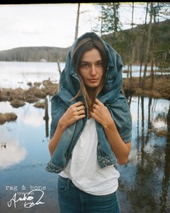 Andreea-Diaconu-Rag-Bone-DIY-Project59847.thumb.jpg.99b811354384aa261bd685677b8b12ce.jpg