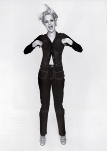 Borthwick_Fendissime_Spring_Summer_1996_03.thumb.png.7e96623dc7ee2320be82ec7b0e1f92d5.png