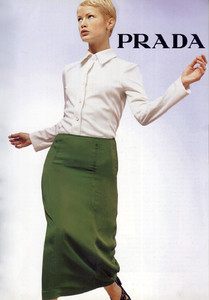 Carolyn-Murphy-Prada-1996-03.thumb.jpg.50f7d7ff5fd99ce6b8b4a51802250b16.jpg