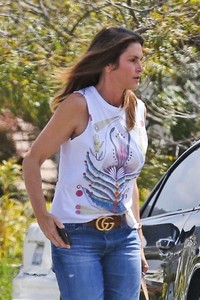 Cindy-Crawford-out-in-Malibu--06-662x993.jpg