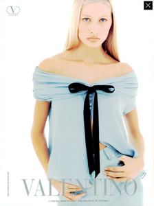 Demarchelier_Valentino_Spring_Summer_1996_04.thumb.png.03b0a1d5bb1023d111fbb0e0f91046c0.png