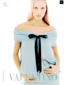 Demarchelier_Valentino_Spring_Summer_1996_04.thumb.png.42bc5bef17521c327eabdb822c5d8eff.png