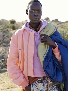 ELLE-Sweden-Ajak-Deng-Eric-Josjo-7.thumb.jpg.4f360de30f42962a2cebbf0c3208612a.jpg