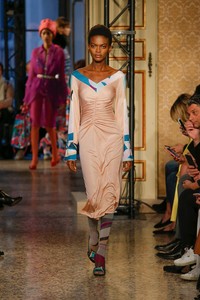 EMILIO-PUCCI-FW2018-19--(10).thumb.jpg.d40431de2f5ed9d5674bc3719453332d.jpg
