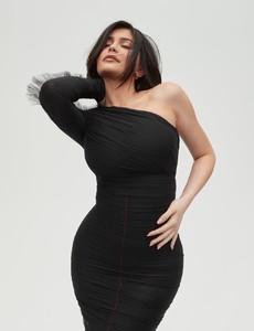 Evening-Standard-Magazine-Kylie-Jenner-Nagi-Sakai-1.jpg