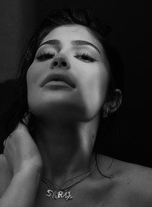 Evening-Standard-Magazine-Kylie-Jenner-Nagi-Sakai-5.jpg