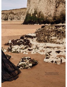 HarpersBazaarUK-June2018-page-002.jpg