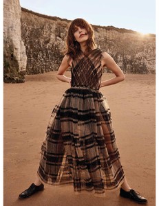 HarpersBazaarUK-June2018-page-006.jpg