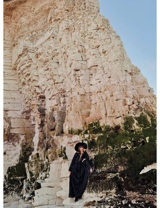 HarpersBazaarUK-June2018-page-009.jpg