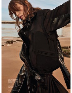 HarpersBazaarUK-June2018-page-010.jpg