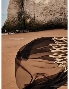 HarpersBazaarUK-June2018-page-015.jpg