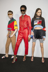 Hilfiger-bks-V-RS18-6449.thumb.jpg.0371a6c5542ad48f77d5fe14d44e2306.jpg