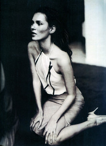 Kate-Moss-Cerruti-1997-ph.Paolo-Roversi-03.thumb.jpg.994dd17565da4e7d36e044abbb8b7757.jpg