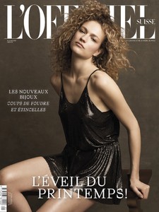 LOFFICIEL_SUISSE_37_COVER-2.thumb.jpg.fd110e677f4495fb9d2e6c4d2e0f0186.jpg