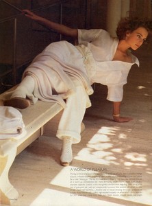 Piel_Vogue_US_December_1984_18.thumb.jpg.699712cb11ae54126e49a9a25b82f886.jpg