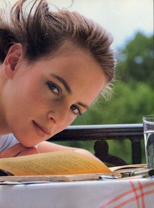 Piel_Vogue_US_December_1984_26.thumb.jpg.a8dd925a0e4fa57dd7b25e27a835ea73.jpg