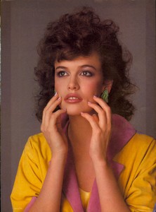 Piel_Vogue_US_March_1983_06.thumb.jpg.54a4b93c65bc292f67ccb01c1e76ac3b.jpg