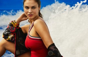 Rose-Bertram-Beach-Photos03.thumb.jpg.abc619ca244e523e6e0fbabc6d769fd9.jpg