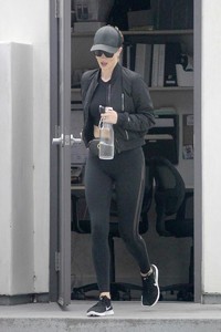 Rosie-Huntington-Whiteley-arriving-for-her-morning-workout-in-West-Hollywood-08.thumb.jpg.1521cfeea9df443b68b39c348feb8e0b.jpg
