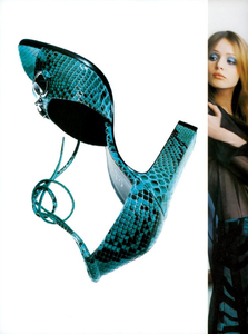 Testino_Gucci_Spring_Summer_1996_06.thumb.png.955fb45214440a079a4c4a5bfa511ab9.png