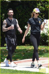 adam-levine-behati-prinsloo-kick-off-their-sunday-workout-02.jpg