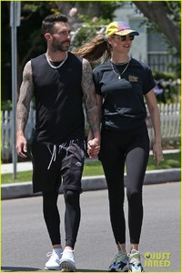 adam-levine-behati-prinsloo-kick-off-their-sunday-workout-13.jpg