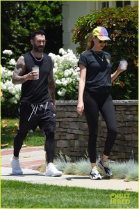 adam-levine-behati-prinsloo-kick-off-their-sunday-workout-14.jpg