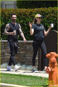 adam-levine-behati-prinsloo-kick-off-their-sunday-workout-17.jpg