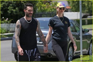 adam-levine-behati-prinsloo-kick-off-their-sunday-workout-24.jpg