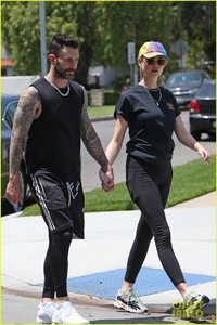 adam-levine-behati-prinsloo-kick-off-their-sunday-workout-30.jpg