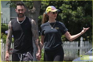 adam-levine-behati-prinsloo-kick-off-their-sunday-workout-32.jpg