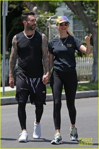 adam-levine-behati-prinsloo-kick-off-their-sunday-workout-34.jpg