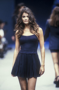 alberta-ferretti-ss-1991-2.thumb.jpg.78f80ab314f31b3e9c7d03de19c24066.jpg