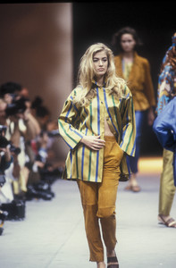 alberta-ferretti-ss-1991-9.thumb.jpg.613d5b3fe4ec7bf4ab26b1a9fd9becc0.jpg