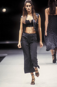 alberta-ferretti-ss-1993-8.thumb.jpg.dc73dd7e3223f33528da278520c852cb.jpg