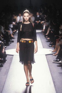 alberta-ferretti-ss-2000-5.thumb.jpg.faf6c878c847c0d5bbd0cf734eabb267.jpg