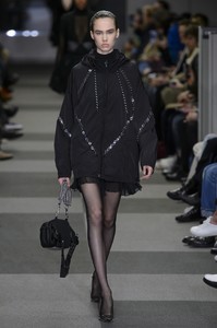 alexander-wang-rf18-0209.thumb.jpg.dbdb1f6c6f11414323e62a8eb847094a.jpg