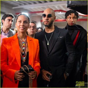 alicia-keys-hubby-swizz-beatz-help-raise-funds-for-amref-health-africa-at-artball-03.jpg