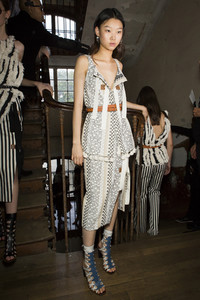 altuzarra-bks-z-rs18-0755.thumb.jpg.56467e16002a1feac1ed43173fe616f6.jpg