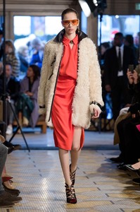 altuzarra-rf18-0153.thumb.jpg.b93333905c15d40e46d5f9fc64904723.jpg