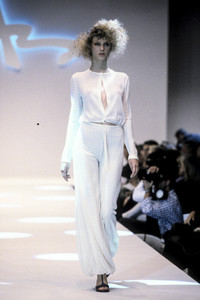 angela-missoni-ss-1997-3.thumb.jpg.ee8a106101f94a2d8f9aa63ae969b01a.jpg