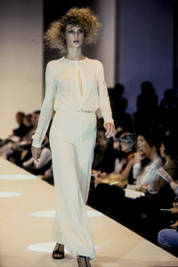 angela-missoni-ss-1997-4.thumb.jpg.06bc6a1353d349ff94c7edbe1ce3eb26.jpg