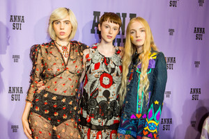 anna-sui-bks-i-rs18-7275.thumb.jpg.b2e7d74034cdece069b43ec34f2aafa9.jpg