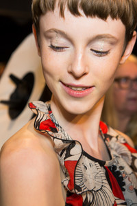 anna-sui-bks-i-rs18-7319.thumb.jpg.2cd7e47f077d7e9d1aac6d45a76fc16e.jpg