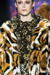 anna-sui-clp-rf18-0239.thumb.jpg.99cdb75db28fdb898135691629b59c86.jpg