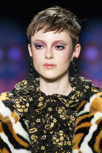 anna-sui-clp-rf18-0245.thumb.jpg.15ed22be114244aade313bc0e7c39700.jpg