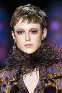 anna-sui-clp-rf18-0657.thumb.jpg.c78f5fd9eade2d62d26ff1ba80440a3b.jpg