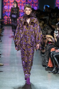 anna-sui-rf18-0469.thumb.jpg.c25751b37c641ca2656bb53a0e3ad4c5.jpg