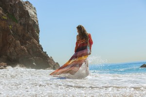 anna_kosturova_crochet_kimono_hoodie_tanya_mityushina_1600x.jpg